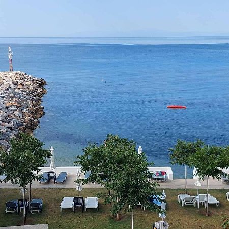Pansion Alexandros By The Sea Aparthotel Nea Skioni Bagian luar foto