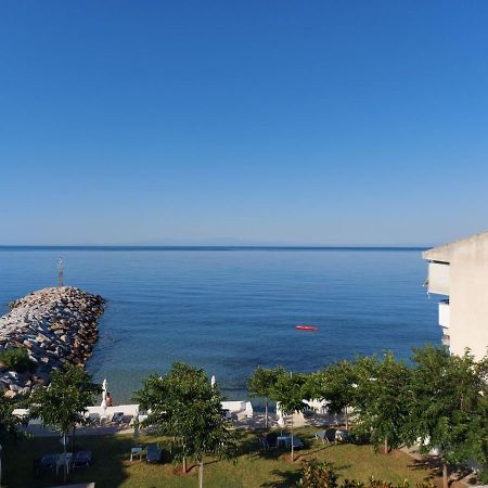 Pansion Alexandros By The Sea Aparthotel Nea Skioni Bagian luar foto