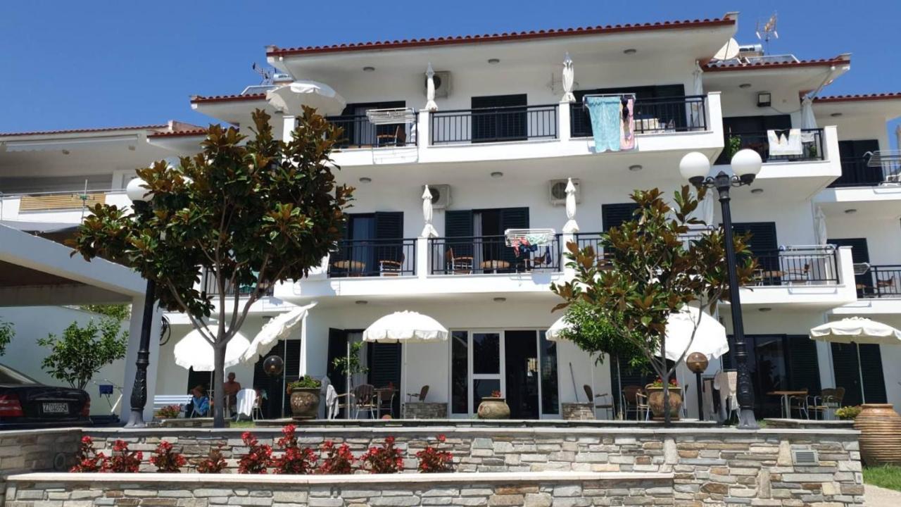 Pansion Alexandros By The Sea Aparthotel Nea Skioni Bagian luar foto