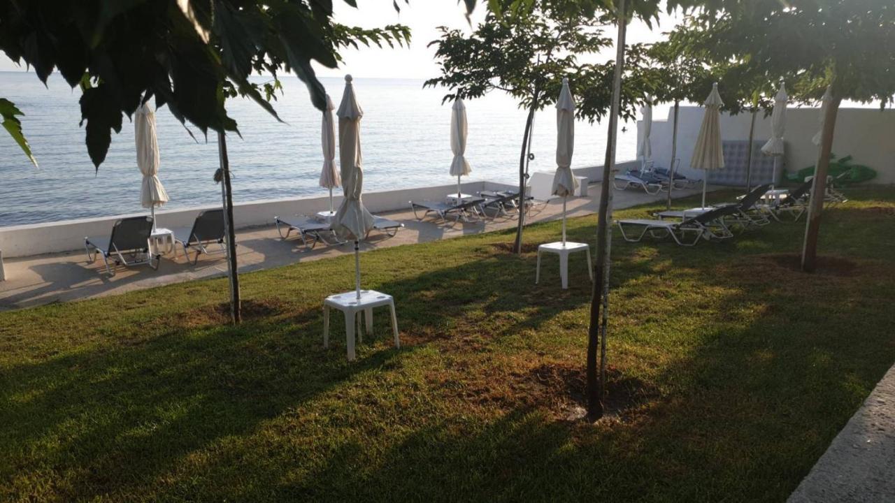 Pansion Alexandros By The Sea Aparthotel Nea Skioni Bagian luar foto
