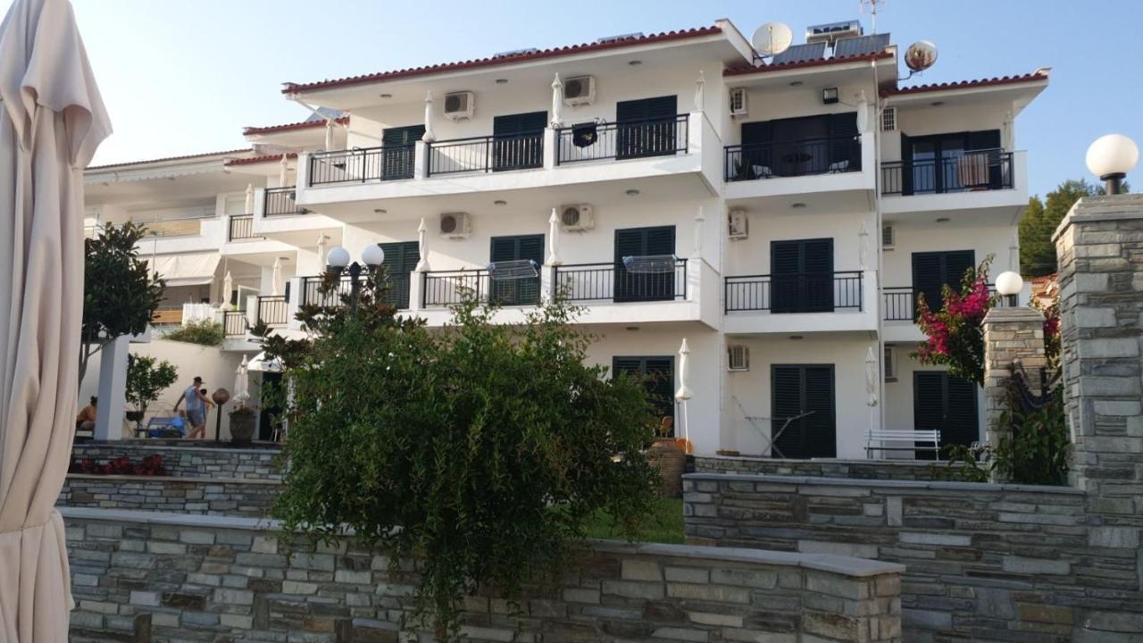 Pansion Alexandros By The Sea Aparthotel Nea Skioni Bagian luar foto