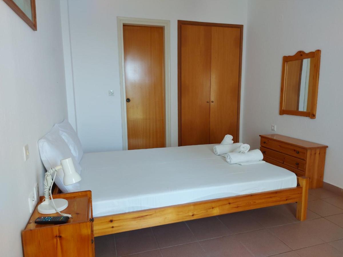 Pansion Alexandros By The Sea Aparthotel Nea Skioni Bagian luar foto